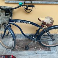 Bicicletta con sellino nuovo di ricambio