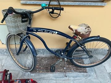 Bicicletta con sellino nuovo di ricambio