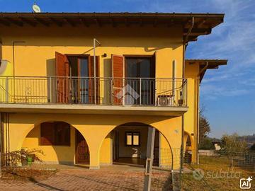 VILLA A SCHIERA A CAVARIA CON PREMEZZO