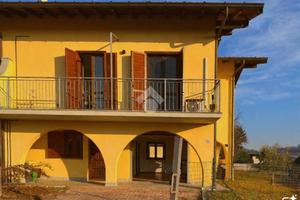 VILLA A SCHIERA A CAVARIA CON PREMEZZO