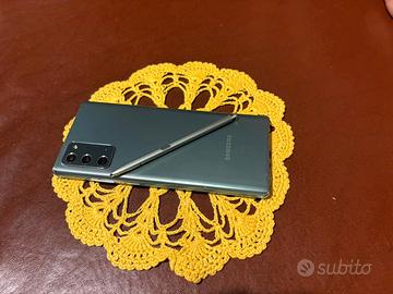 Samsung Galaxy Note20 nella colorazione "Verde Mis
