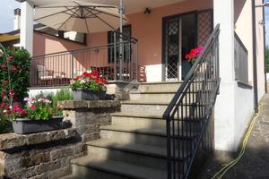 VILLA A SCHIERA A NEPI