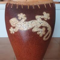 Vaso Etnico Artigianale – Terracotta, Rattan e Mos