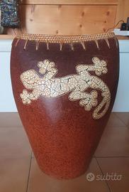 Vaso Etnico Artigianale – Terracotta, Rattan e Mos