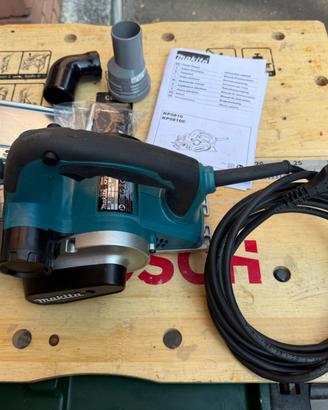Pialla elettrica Makita KP0810J