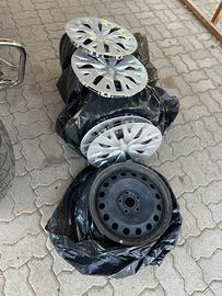 4 cerchi in ferro toyota Yaris Hibryd