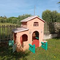 Casa e tavolo/dondolo da giardino