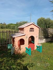 Casa e tavolo/dondolo da giardino