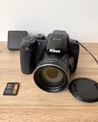 Fotocamera bridge Nikon Coolpix B700