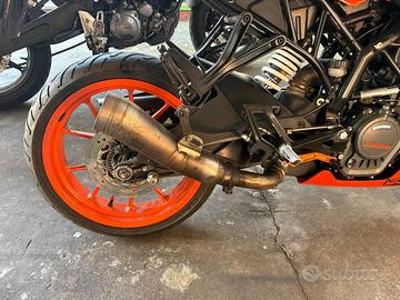 Replica terminale Akrapovic.
