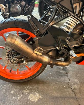 Replica terminale Akrapovic.