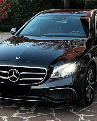 Mercedes Classe E300de IVA esposta