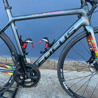 Bicicletta da corsa Focus Izalco race 52 disco