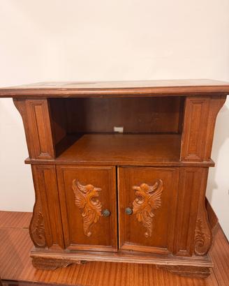 Mobile Porta TV in Legno Massiccio con Intagli – S
