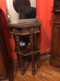 Tavolo esagonale intarsiato