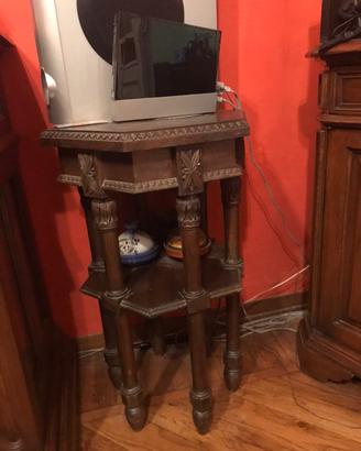 Tavolo esagonale intarsiato