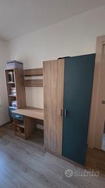 Mobile con scrivania, libreria e cassetti