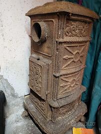 stufa artistica  in ghisa antica