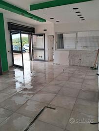 locale commerciale 130mq teverola