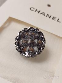 Chanel bottone in tweed marrone 2 cm