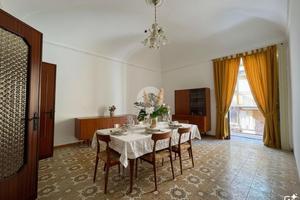2 LOCALI A CARINI