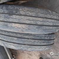 Coppia di pneumatici usati 10 22.5 Michelin