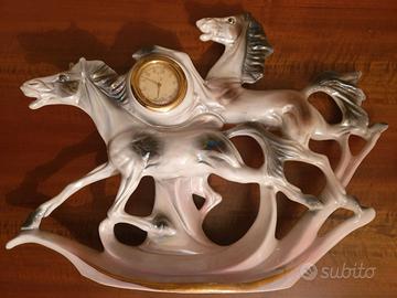 orologio da tavolo vintage con cavalli