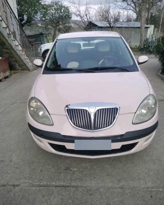 Lancia y