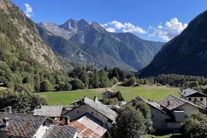 Mansarda Val d'Ayas, Brusson (Pasqua e agosto)
