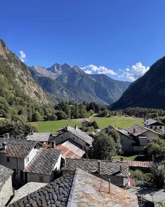 Mansarda Val d'Ayas, Brusson (Pasqua e agosto)
