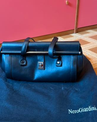 Borsa NeroGiardini nera con tracolla