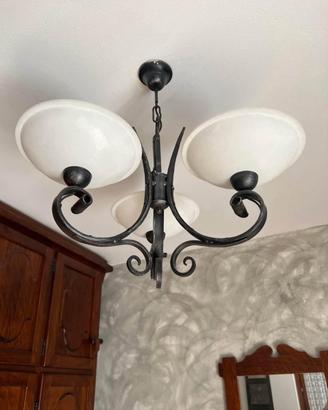 Lampadario in ferro battuto