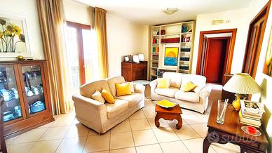 Castello S. Anna CENTRO STORICO Trilocale Garage