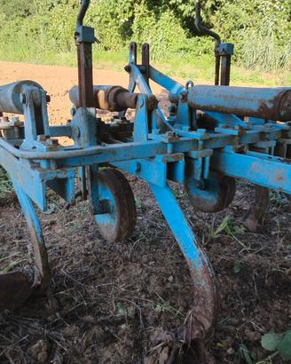 Mezzo agricolo ripper