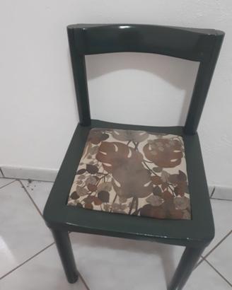 Coppia sedie in legno laccato verde con fondo tapp