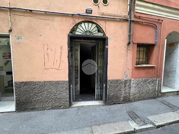 MAGAZZINO A GENOVA