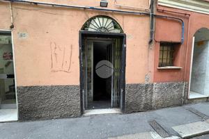 MAGAZZINO A GENOVA