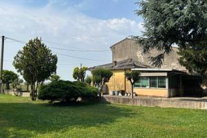 Rustico / Casale di 267 m² con 5 locali e box auto