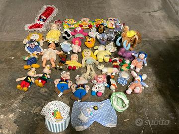 lotto vecchi peluche e bamboline e calze befana