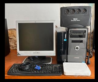 pc windows + monitor, tastiera, cavi, router, UPS