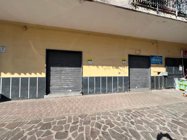 LOCALE comm. Mq 70 fronte strada- -AD. zoomiguana