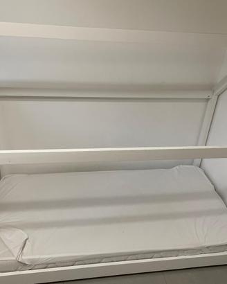 Letto montessoriano a casetta