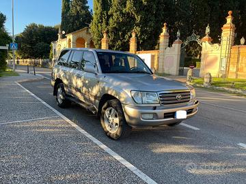 Toyota Land Cruiser 100 4.2 restyling 2003 7 posti