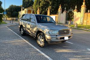 Toyota Land Cruiser 100 4.2 restyling 2003 7 posti