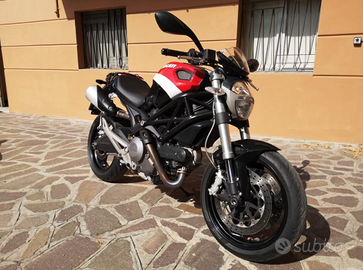 Ducati Monster 696 Plus – 2010 28.500 km – Ducati