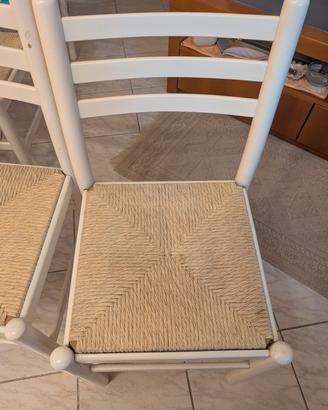 sedie in legno bianche con seduta in paglia