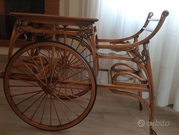 Carrello intarsiato a mano