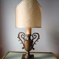 Lampada con antico vaso portapalma in bronzo