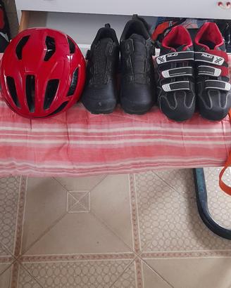 casco e scarpe mtb