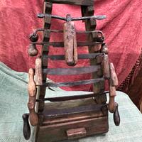 Antico set di attrezzi con supporto